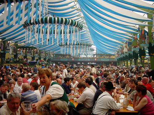 Октоберфест в Германии: палатки