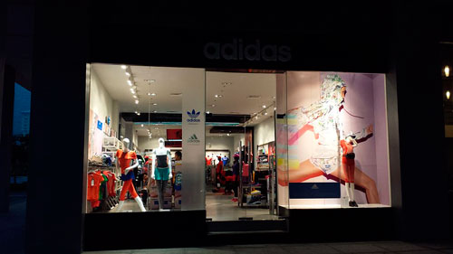 Магазин одежды «Adidas»